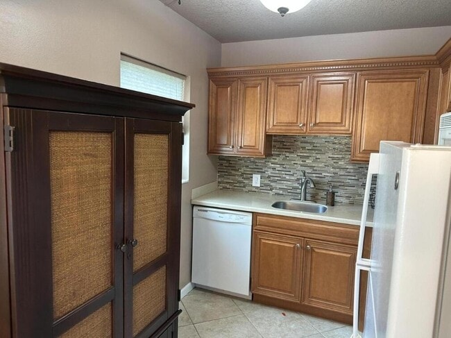 Building Photo - 136 Coventry I