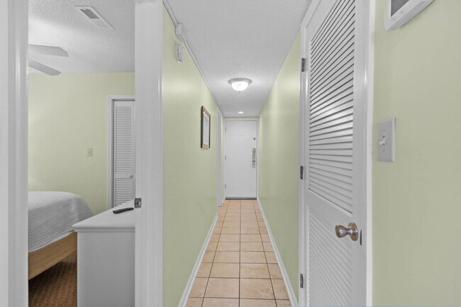 Building Photo - 203 Plantation Dr