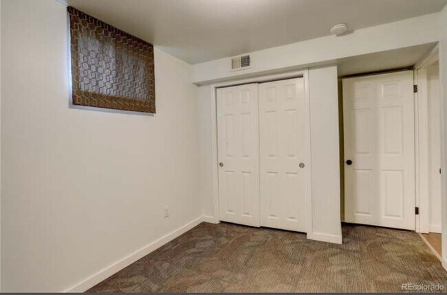 Building Photo - West Highlands Garden Level  2-bedroom 1-b...