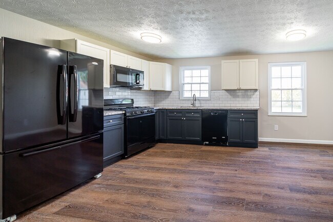 Building Photo - 5272 Quincy Dr