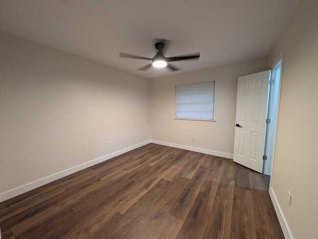 Building Photo - 6916 Bennington Dr