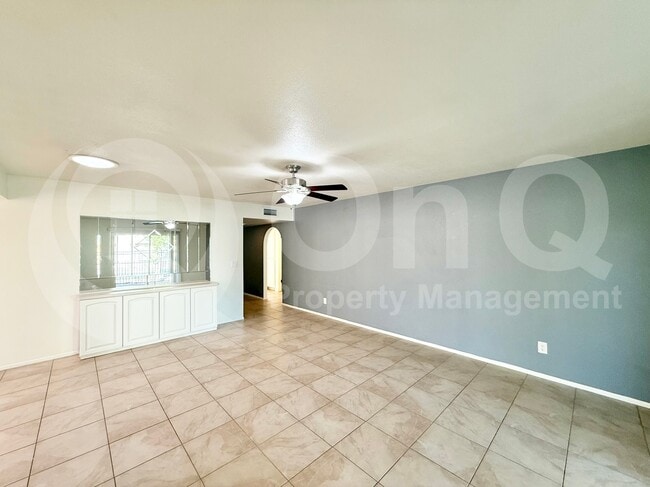 Building Photo - 5417 S Mitchell Dr
