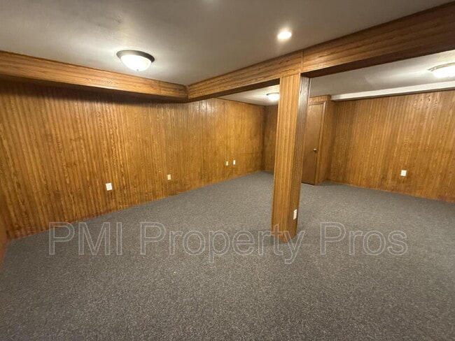 Building Photo - 8150 S 88th St