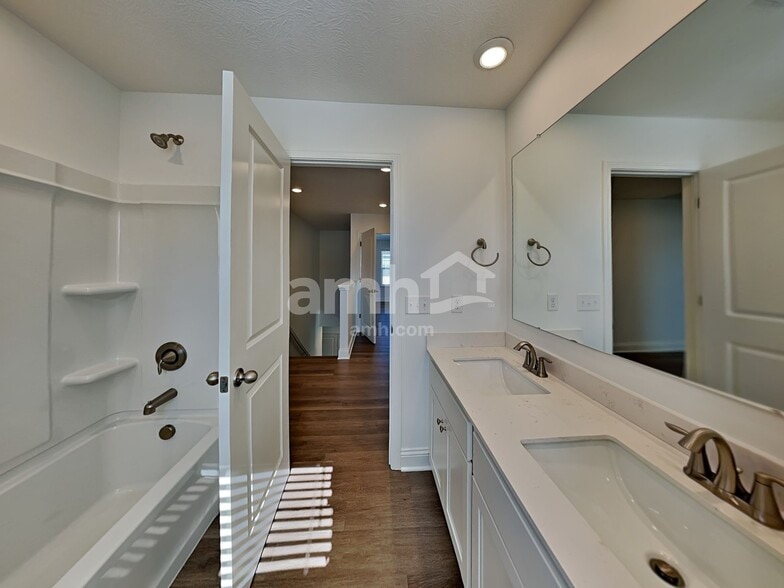 Building Photo - 202 Kramer Mills Dr