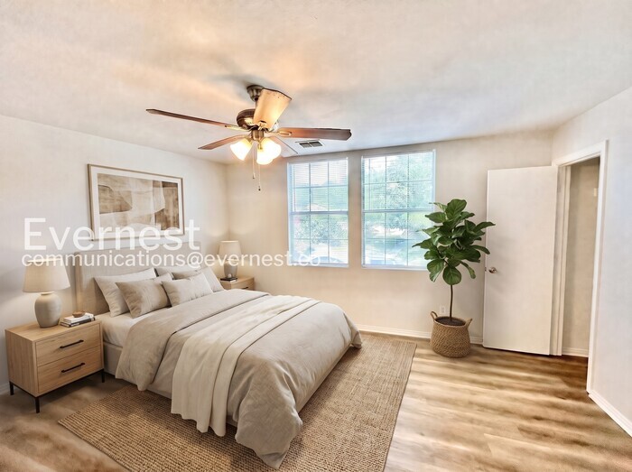 Building Photo - 230 Creek Cove Dr