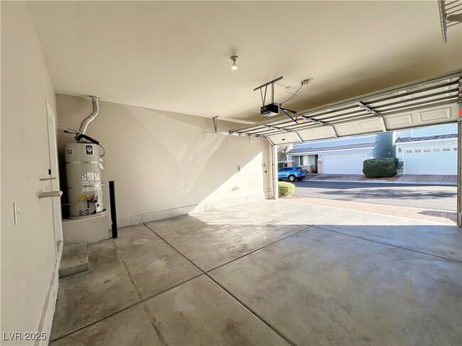 Building Photo - 6164 Bridgeport Hills Ave