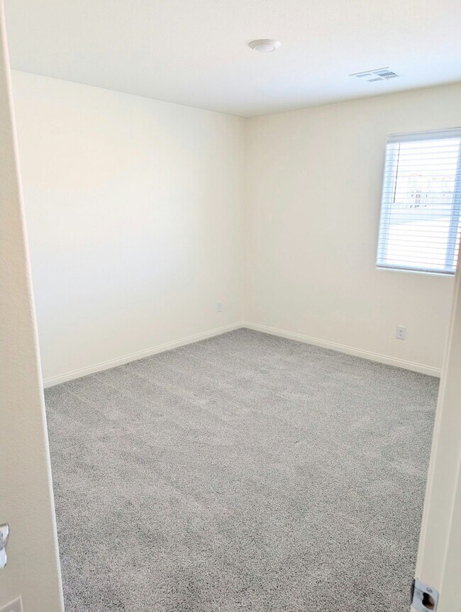 Building Photo - 9926 S Ullom Dr