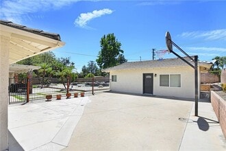 Building Photo - 1913 N Vallejo Way