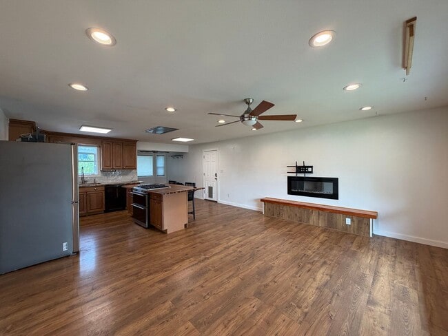 Building Photo - Beautifully Updated East Anchorage Home