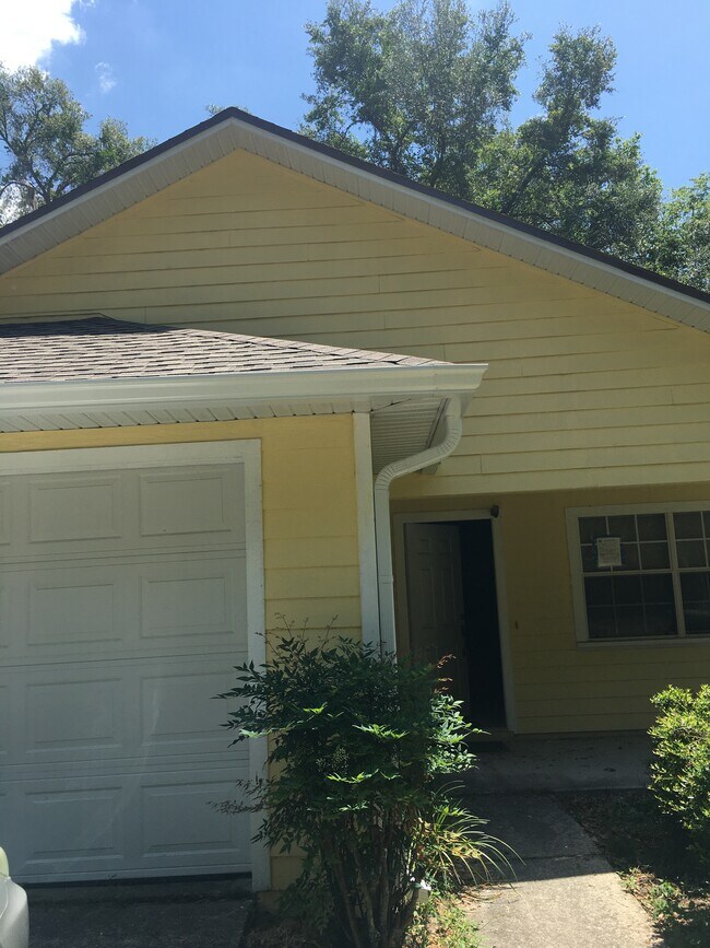 Front of the house freshly painted with brand new roof as well - 1013 SW 75th Way