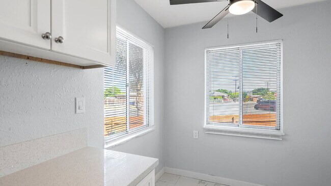 Building Photo - 247 San Jacinto Dr