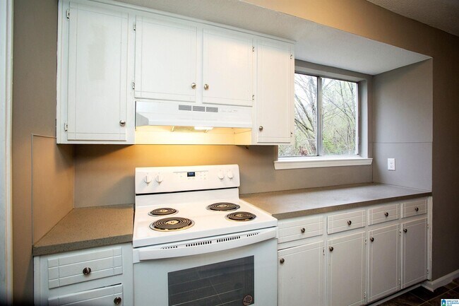 Building Photo - 1110 Croyden Cir
