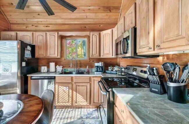 Building Photo - 801 Crystal Br Wy