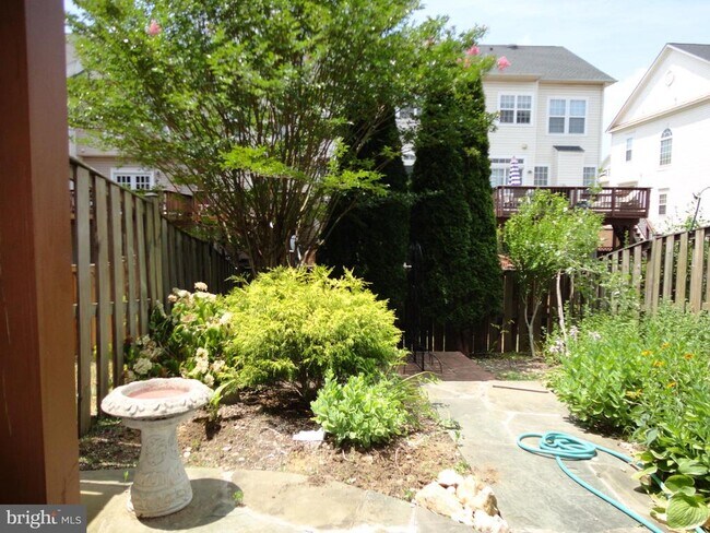Building Photo - 24699 Kings Canyon Square