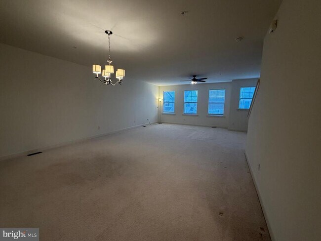 Building Photo - 105 Larrabee Wy