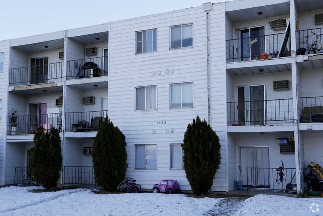 Building Photo - 1829 Warren Ave