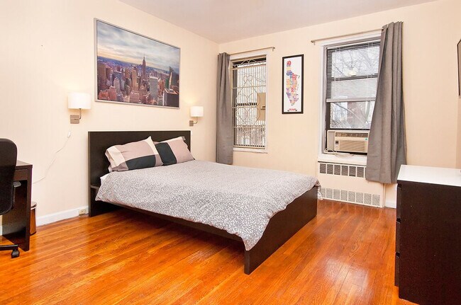 Building Photo - 236 E 80th St