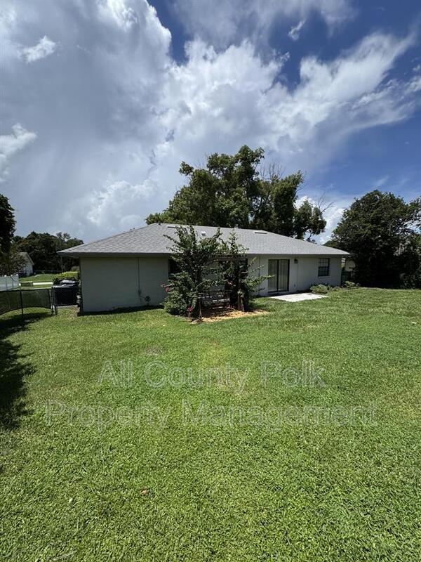 Building Photo - 8601 Sunnydale Ln
