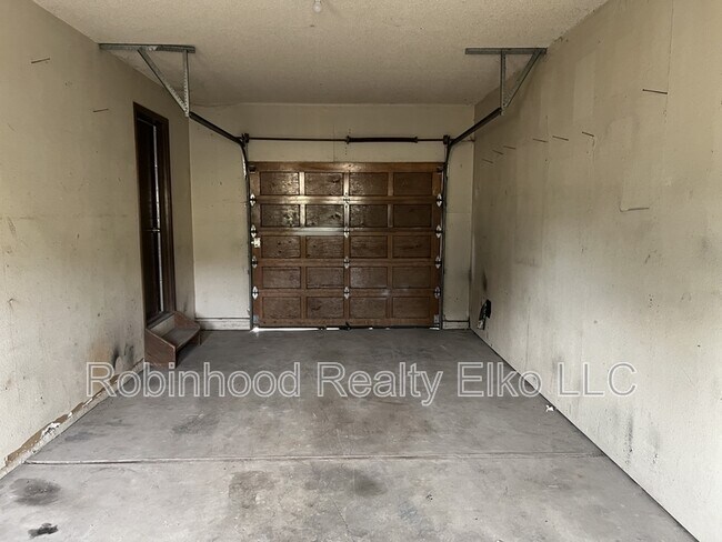 Building Photo - 395 Parkchester Dr