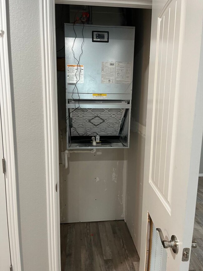 Building Photo - COX-VINE STREET