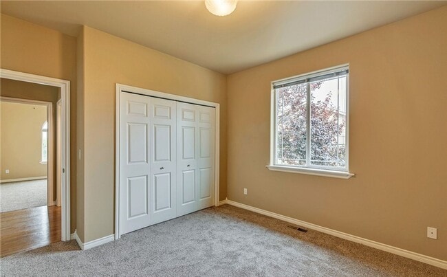 Building Photo - Gorgeous 4 bed, 3 full baths Craftsman Sty...