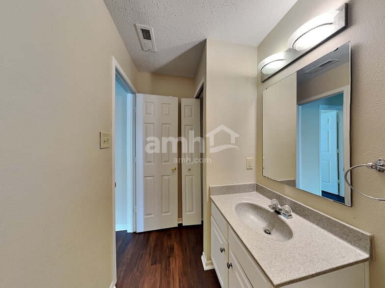 Building Photo - 5537 Floating Leaf Dr