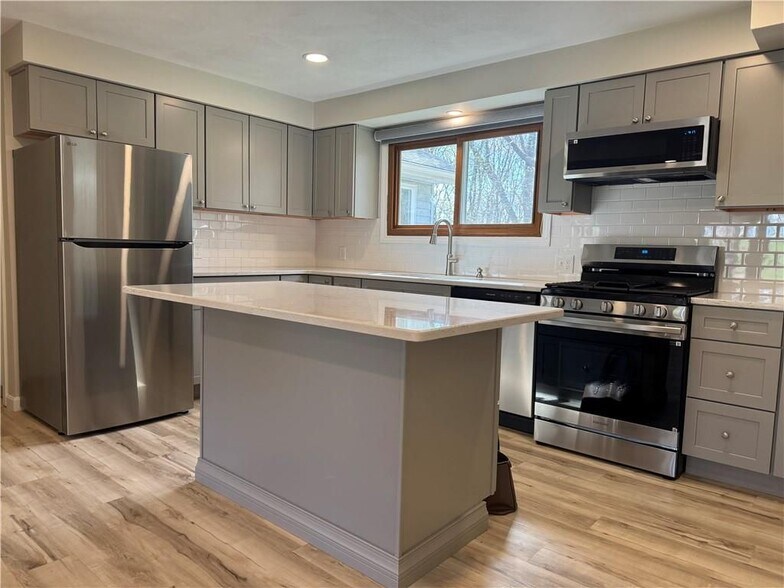 Building Photo - 4 Apple Orchard Ln