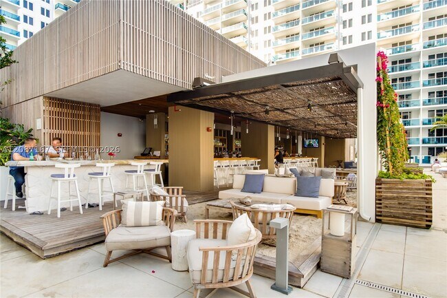 Building Photo - 2301 Collins Ave