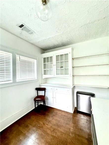 Building Photo - 52 Delmont Dr NE