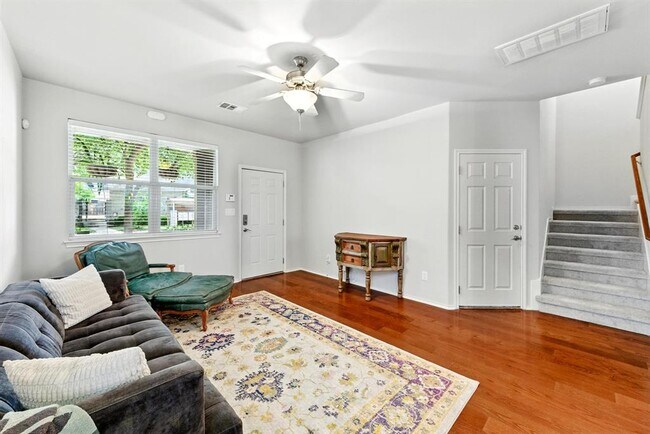 Building Photo - 512 Eberhart Ln