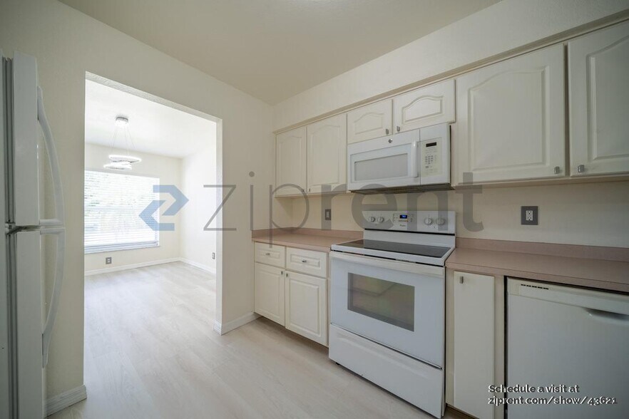 Building Photo - 840 SE 8th St