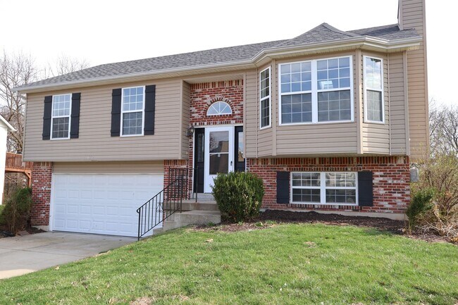 Building Photo - Beautiful 3 Bed 2.5 Bath w/2 Car Oversized Garage