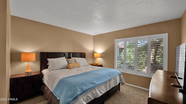 Building Photo - 8649 E Royal Palm Rd