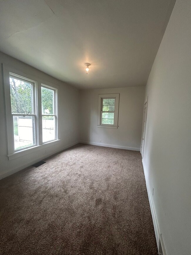 Building Photo - 308 W Creighton Ave
