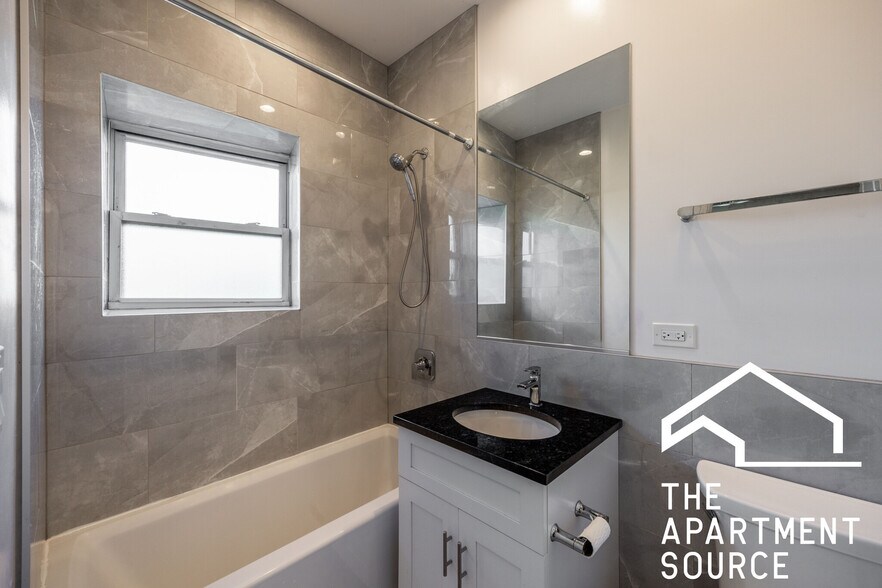 Building Photo - 1159 W Lunt Ave