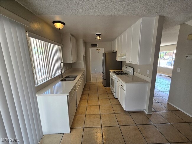 Building Photo - 7550 Silver Leaf Way