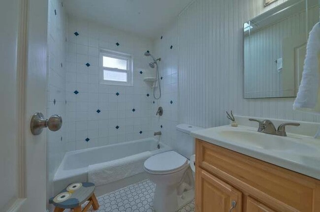 Building Photo - 1209 Darwin St