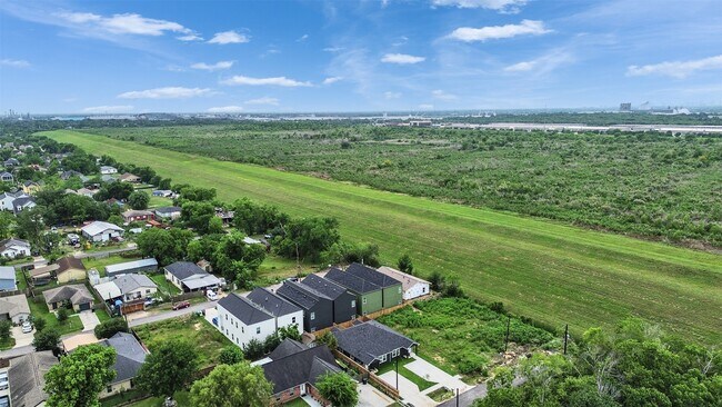 Building Photo - 9709 Cargill St