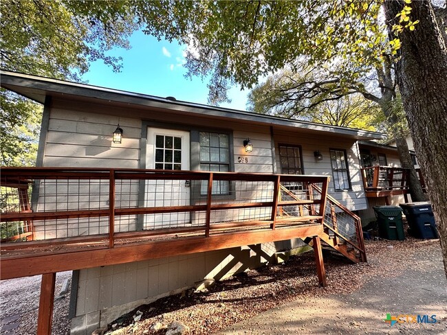 Building Photo - 899 Hillyer St