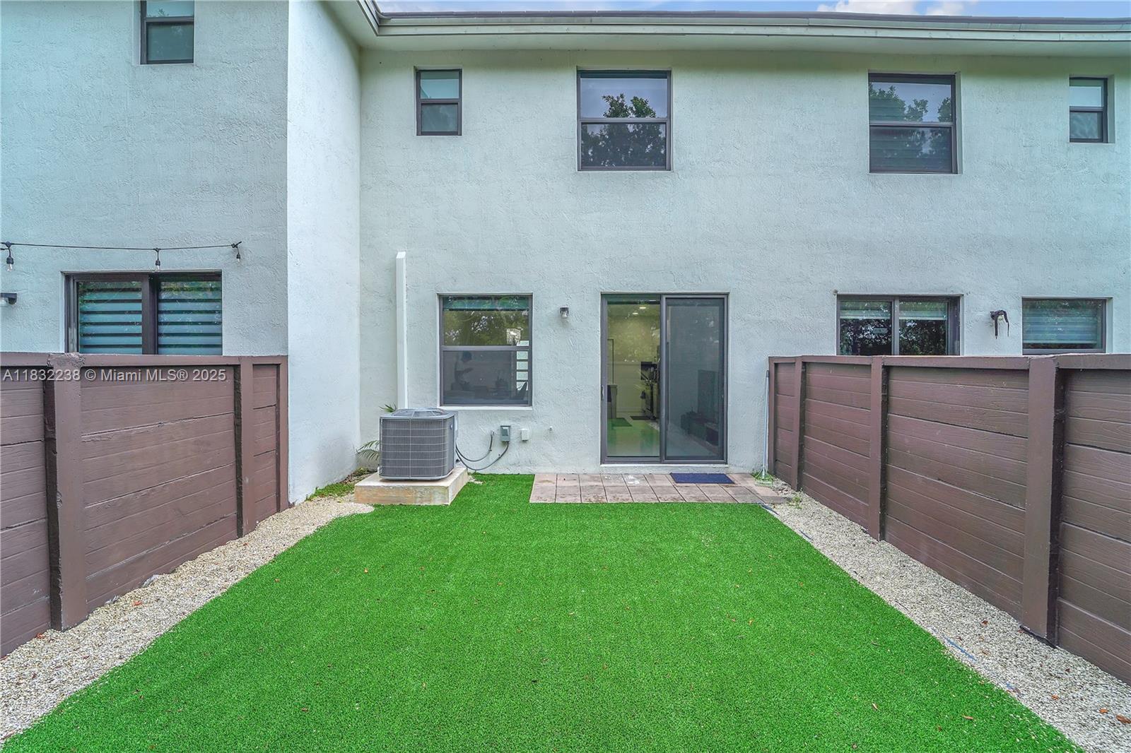 Building Photo - 15850 NW 91st Ct