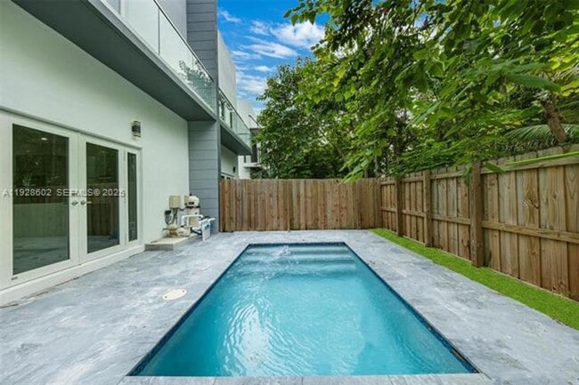 Building Photo - 3142 Carter St