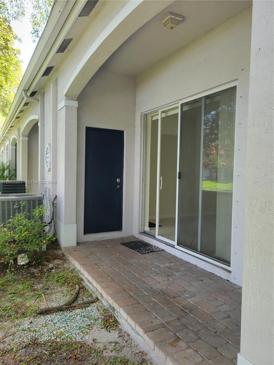 Building Photo - 2578 SW 82nd Ave