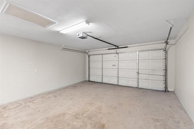 Building Photo - 2602 Peach Tree Ln