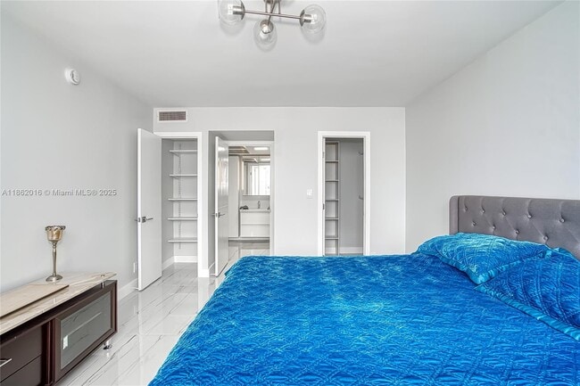 Building Photo - 3140 S Ocean Dr