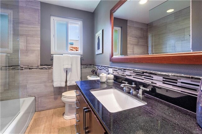 Building Photo - 137 Avenida Mateo