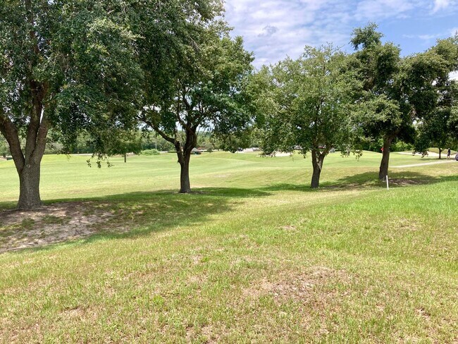 Building Photo - Golf Course Home!