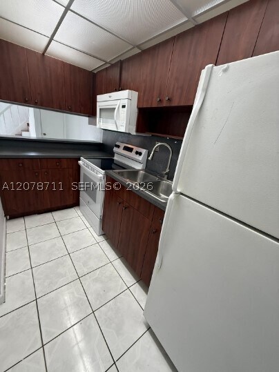 Building Photo - 1305 W 46th St