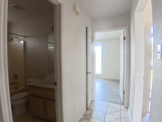 Building Photo - 4908 Topsey Dr