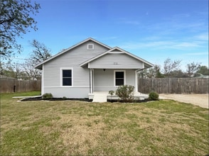 Building Photo - 212 4th St