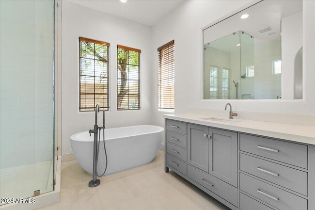 Building Photo - 9356 E Horseshoe Bend Dr